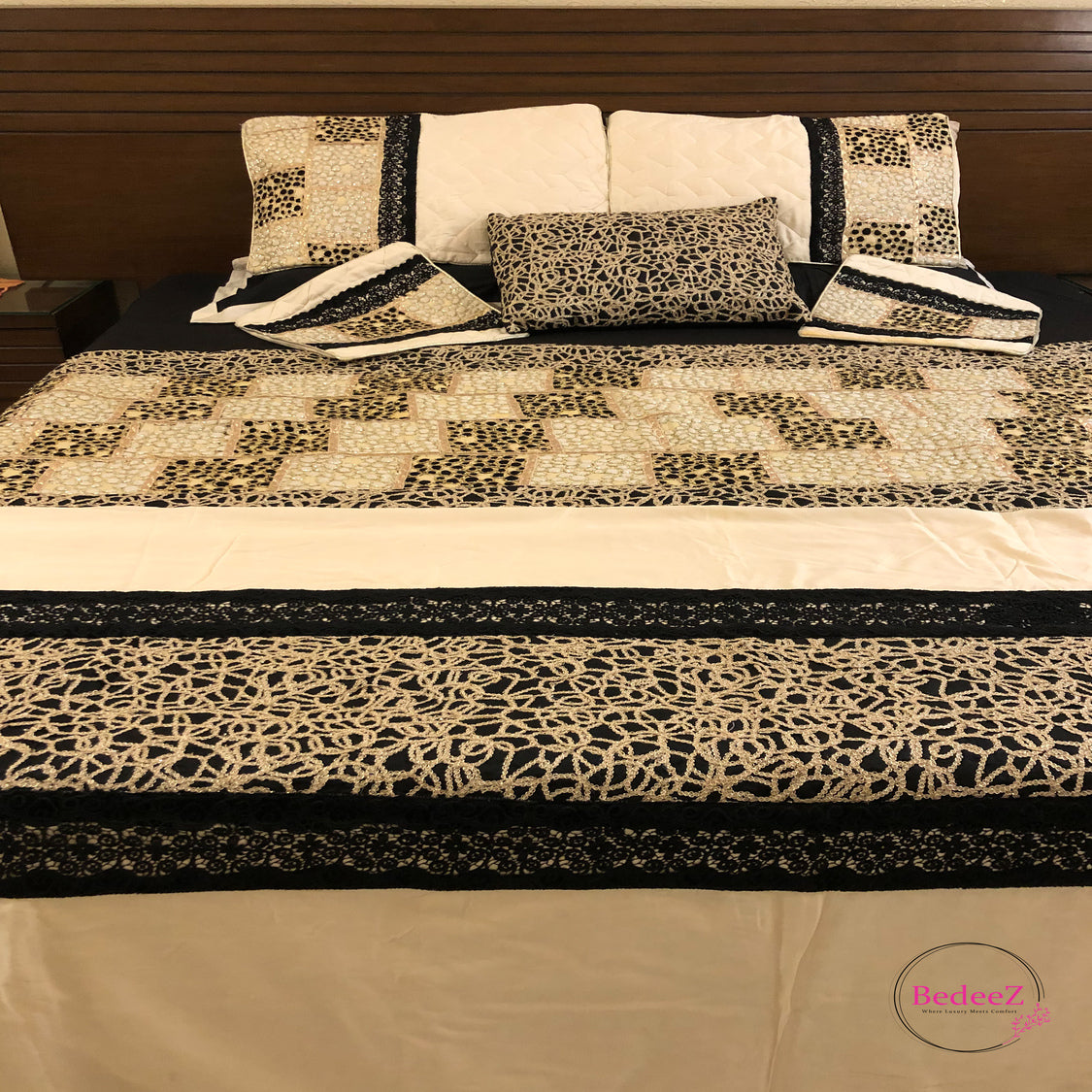 Black & Gold Embroidered Bed Set1.0