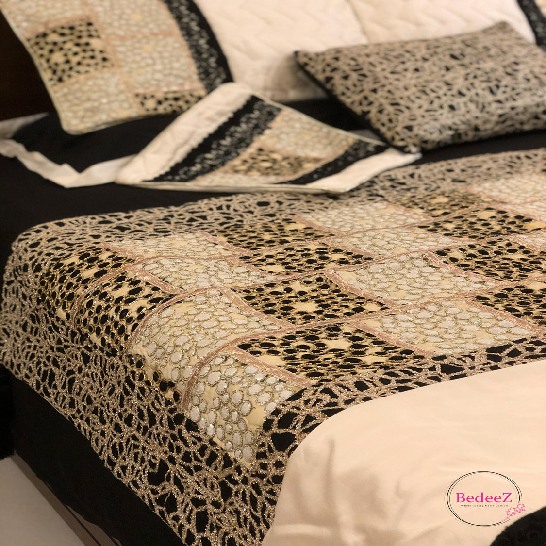 Black & Gold Embroidered Bed Set2.0