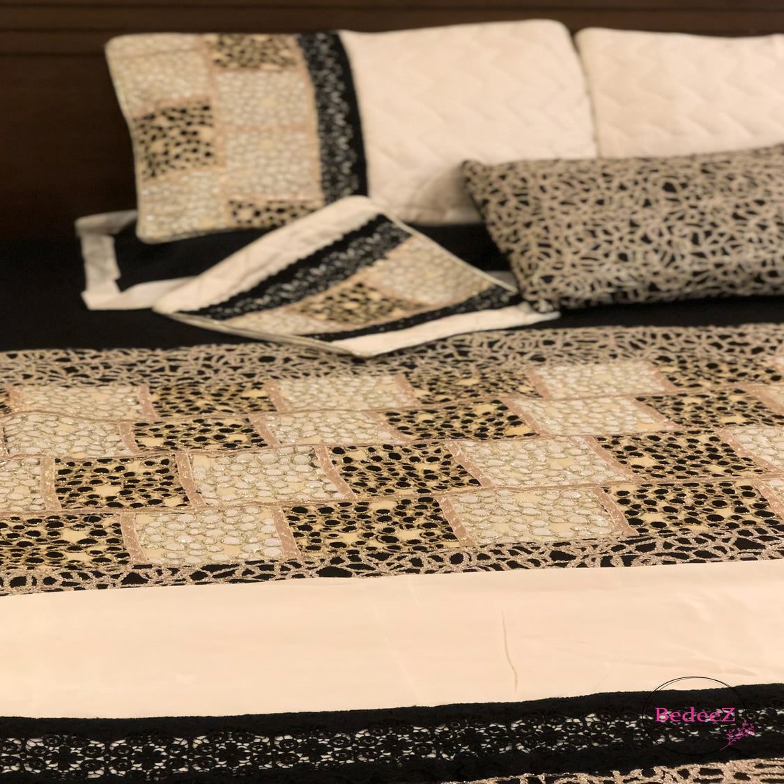 Black & Gold Embroidered Bed Set3.0