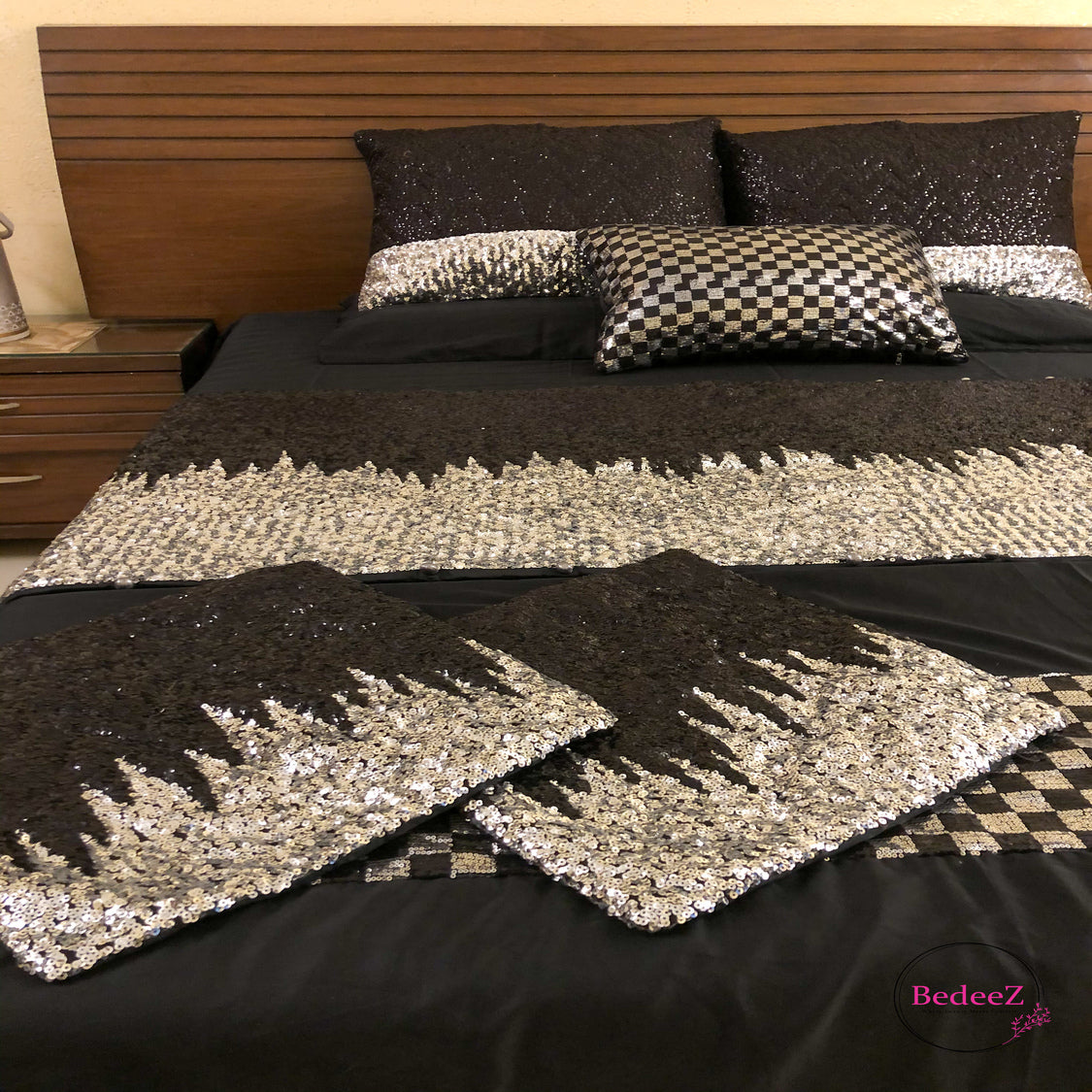 Black & Silver Glam Embroidered Bed Set4.0