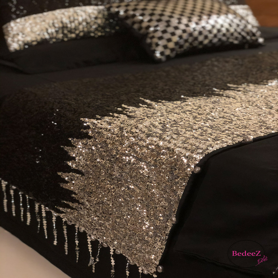 Black & Silver Glam Embroidered Bed Set7.0