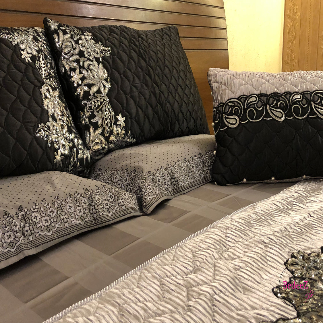 Ebony Elegance Embroidered Bed Set3.0