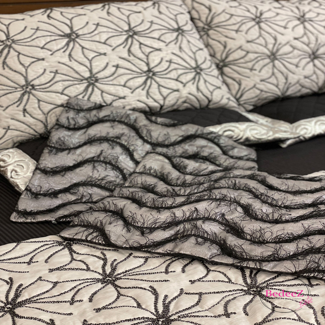 Ebony Ivy Embroidered Bed Set6.0