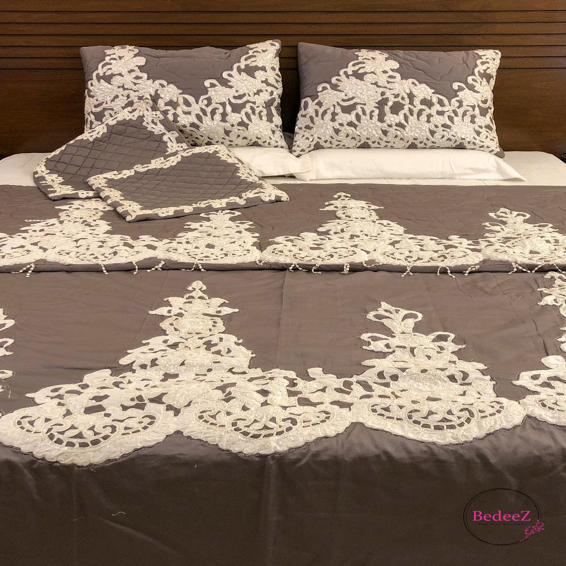 Elegance Lace Embroidered Bed Set1.0