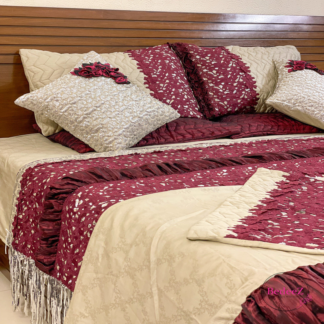 Elegant Maroon Floral Bed Set5.0