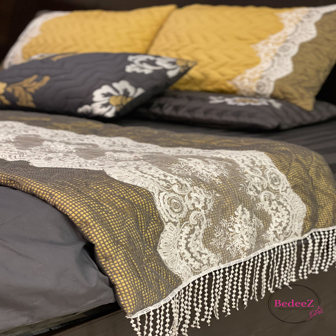 Golden Bloom Embroidered Bed Set5.0