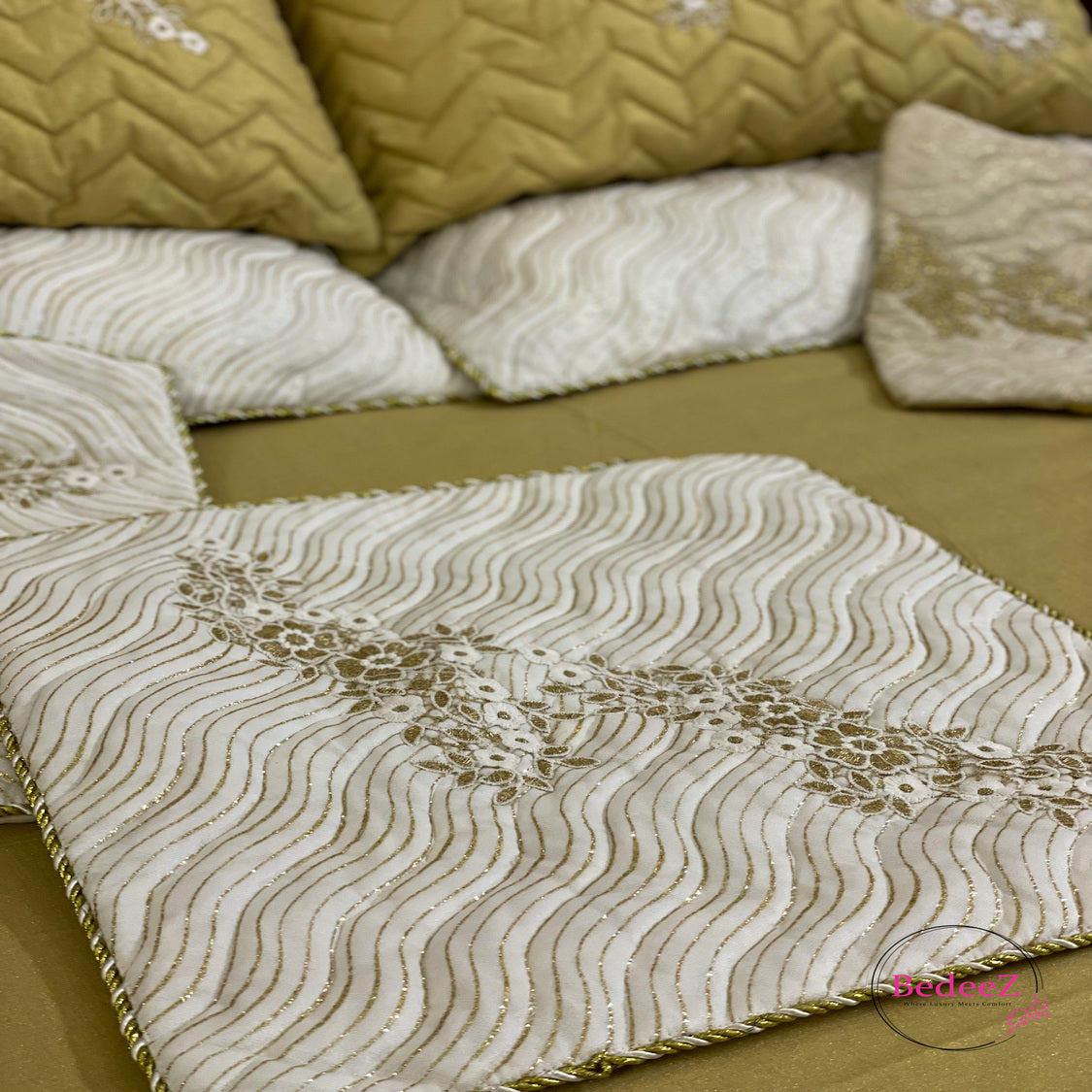 Golden Embroidered Bed Set5.0