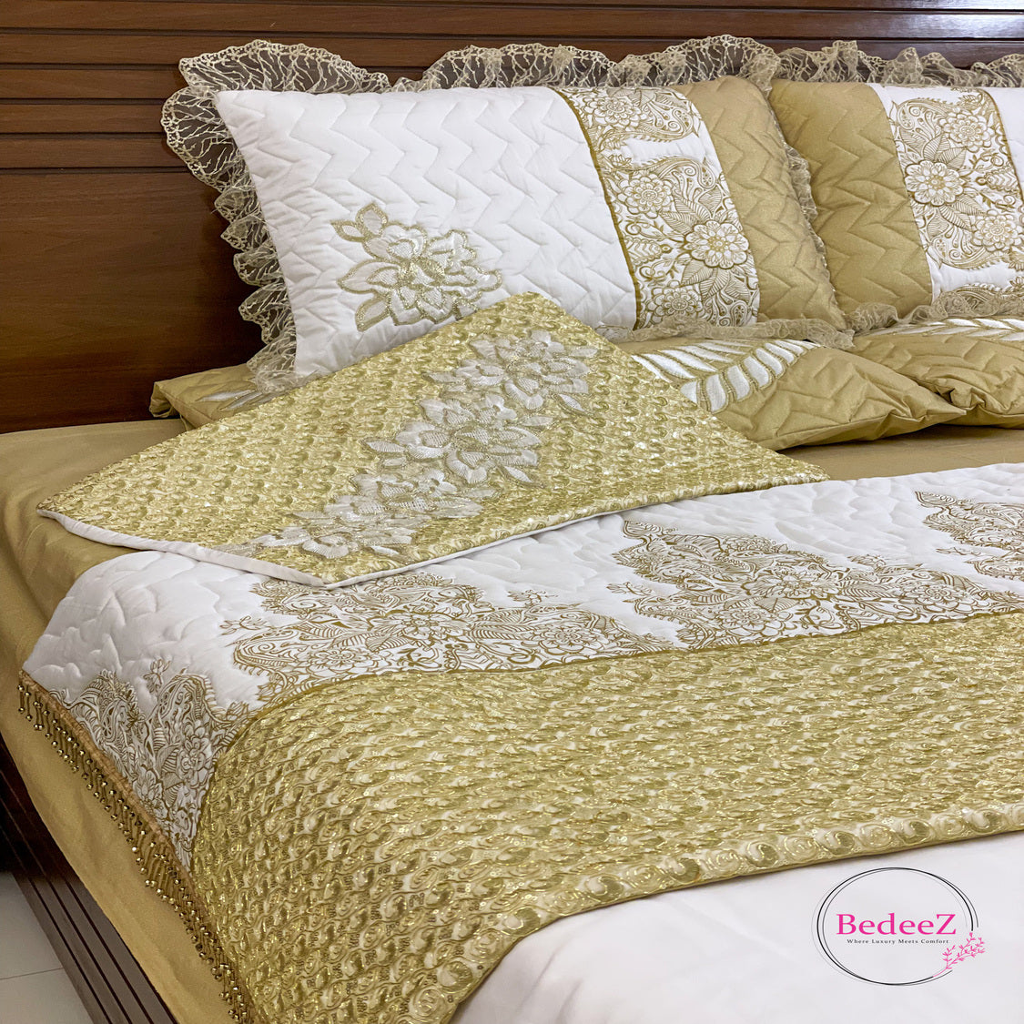 Golden Grace Embroidered Bed Set3.0