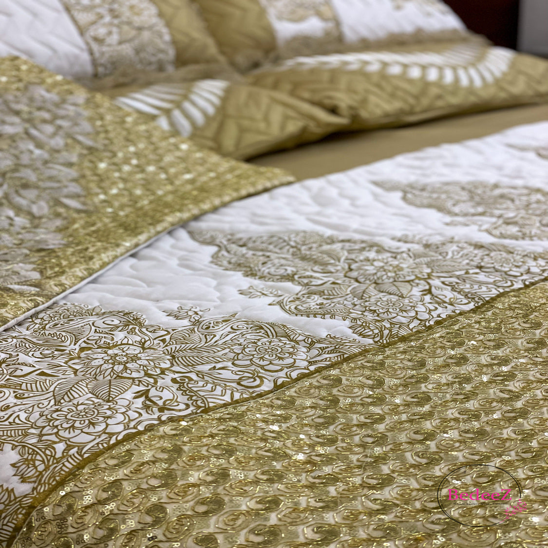 Golden Grace Embroidered Bed Set4.0