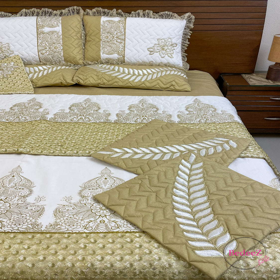 Golden Grace Embroidered Bed Set5.0