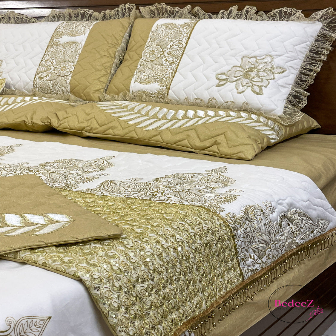 Golden Grace Embroidered Bed Set6.0