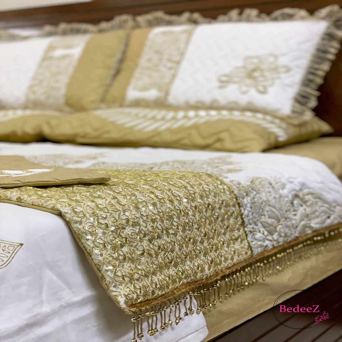 Golden Grace Embroidered Bed Set7.0