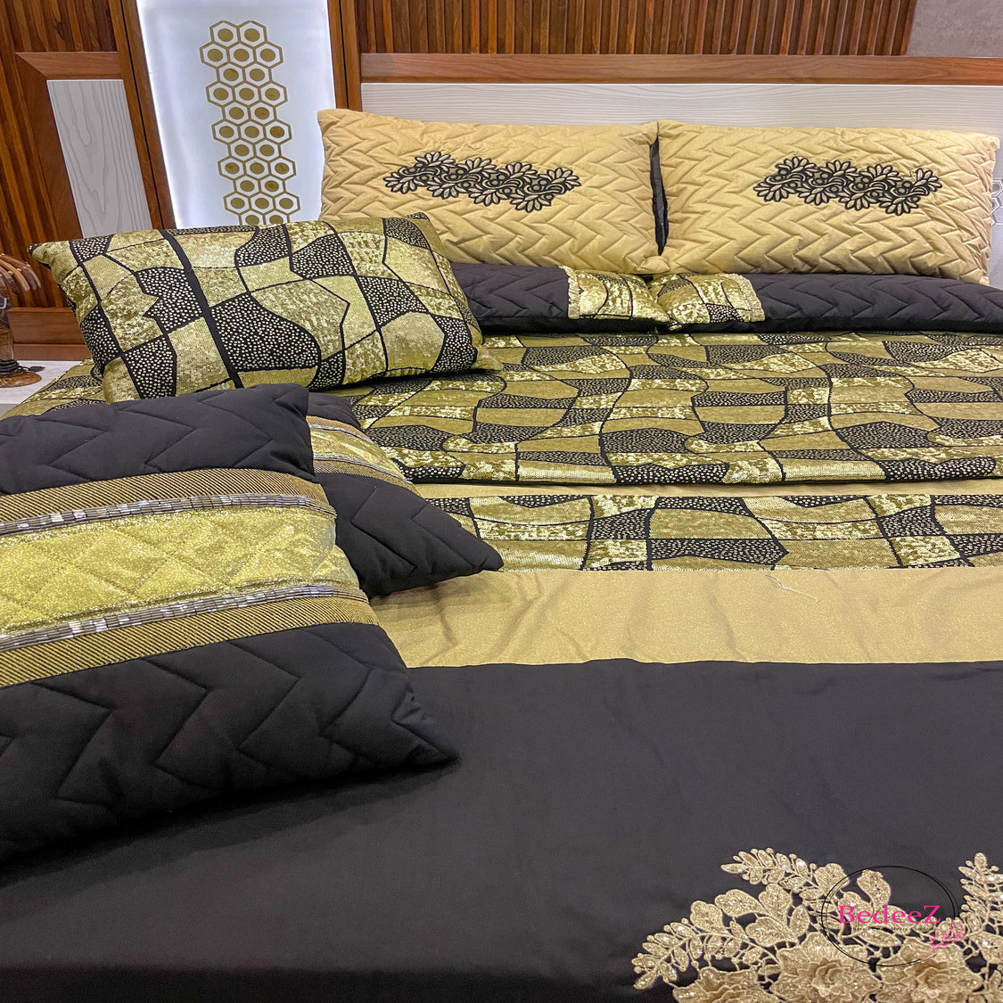 Golden Mosaic Embroidered Bed Set3.0