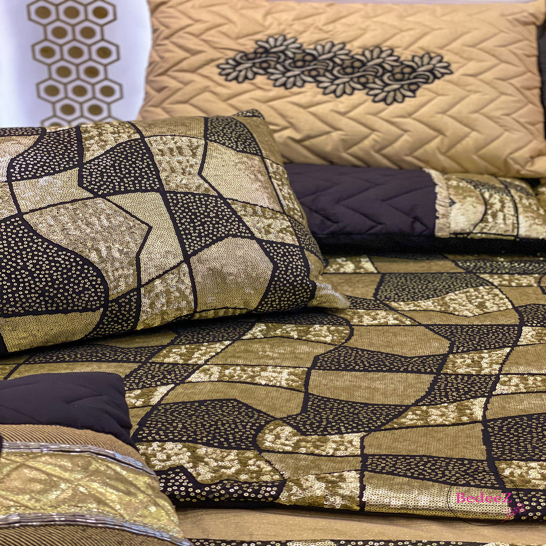 Golden Mosaic Embroidered Bed Set5.0