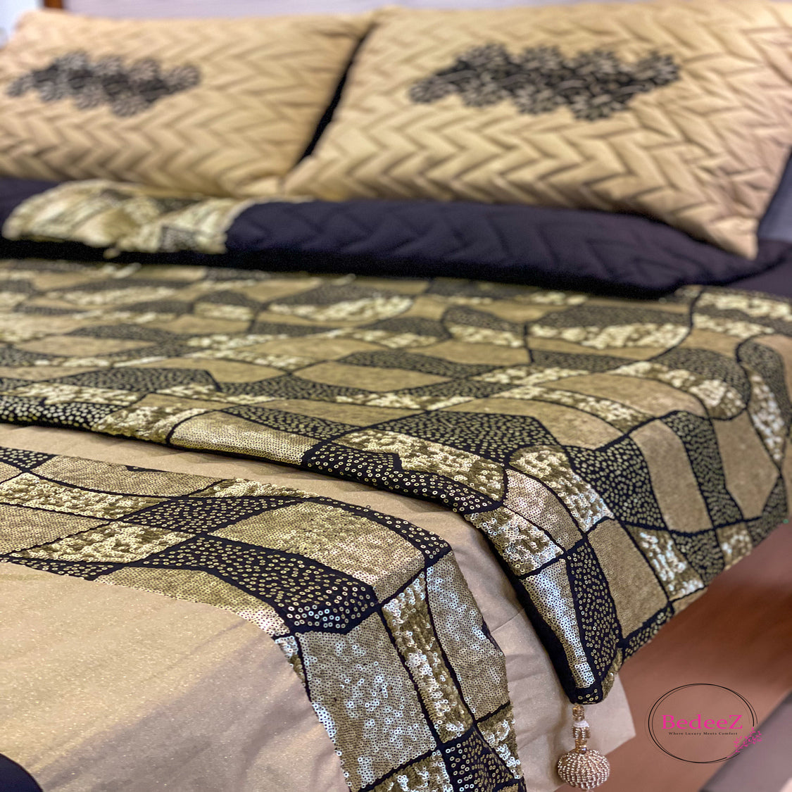 Golden Mosaic Embroidered Bed Set6.0