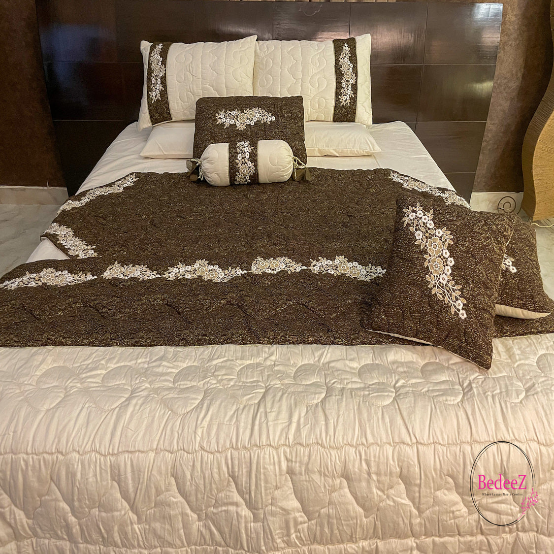 Ivory Chocolate Embroidered Bed Set1.0