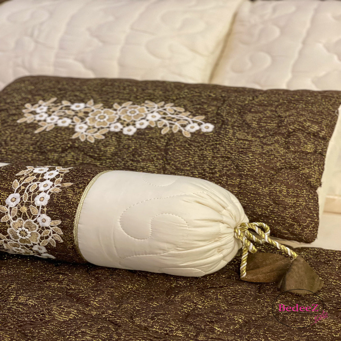 Ivory Chocolate Embroidered Bed Set5.0