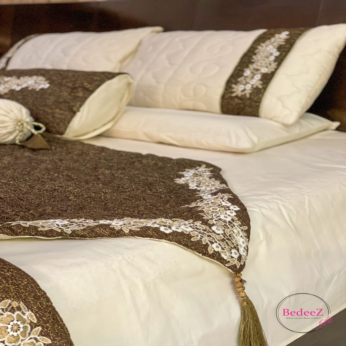 Ivory Chocolate Embroidered Bed Set6.0