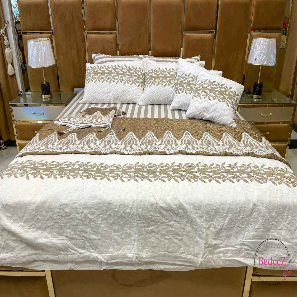 Ivory Regal Embroidery Bed Set1.0