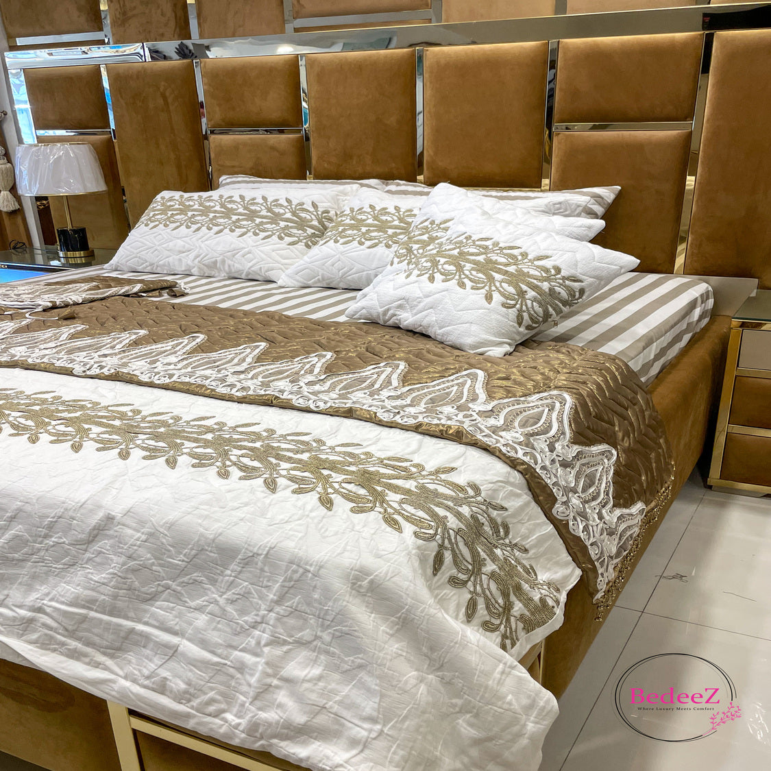 Ivory Regal Embroidery Bed Set3.0