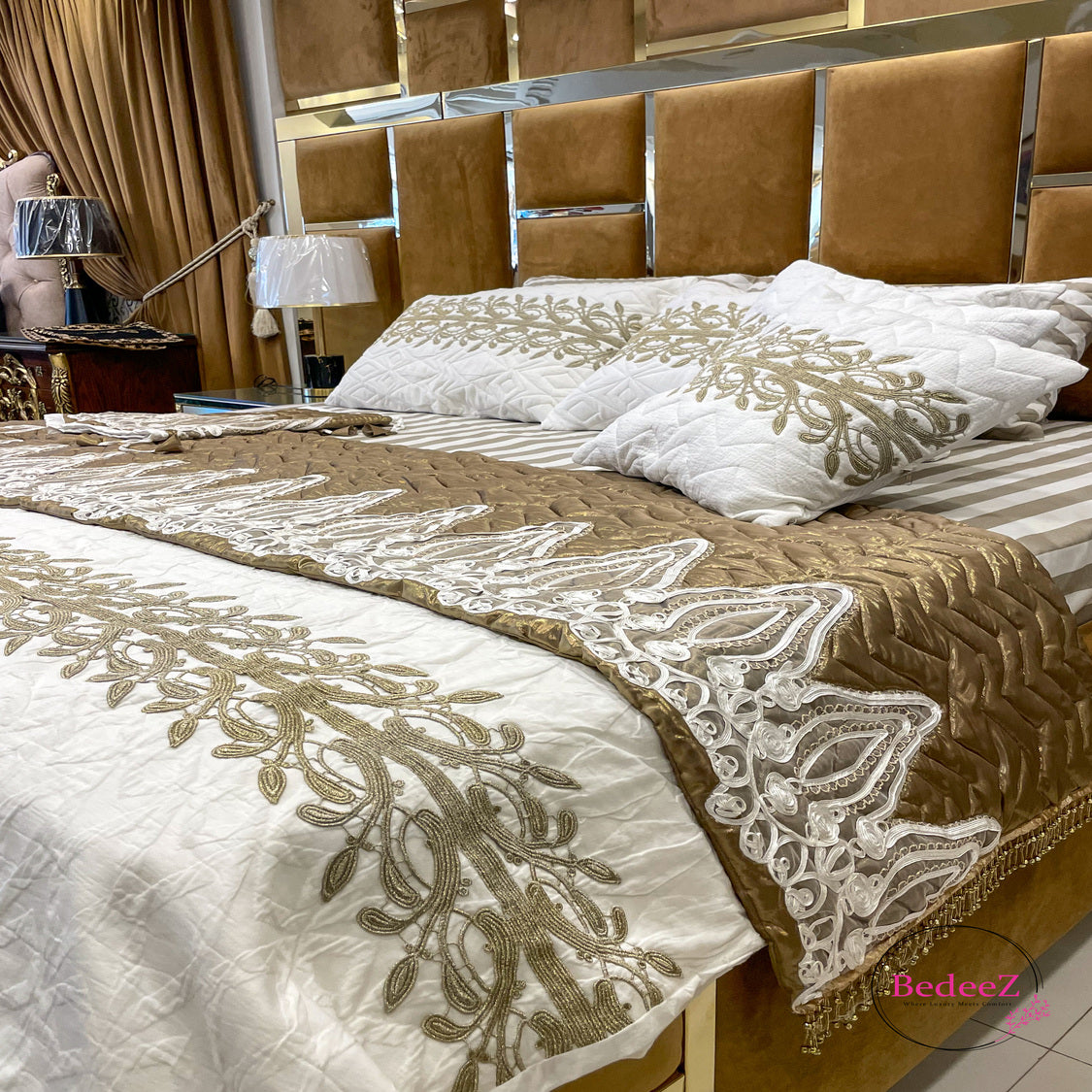 Ivory Regal Embroidery Bed Set4.0