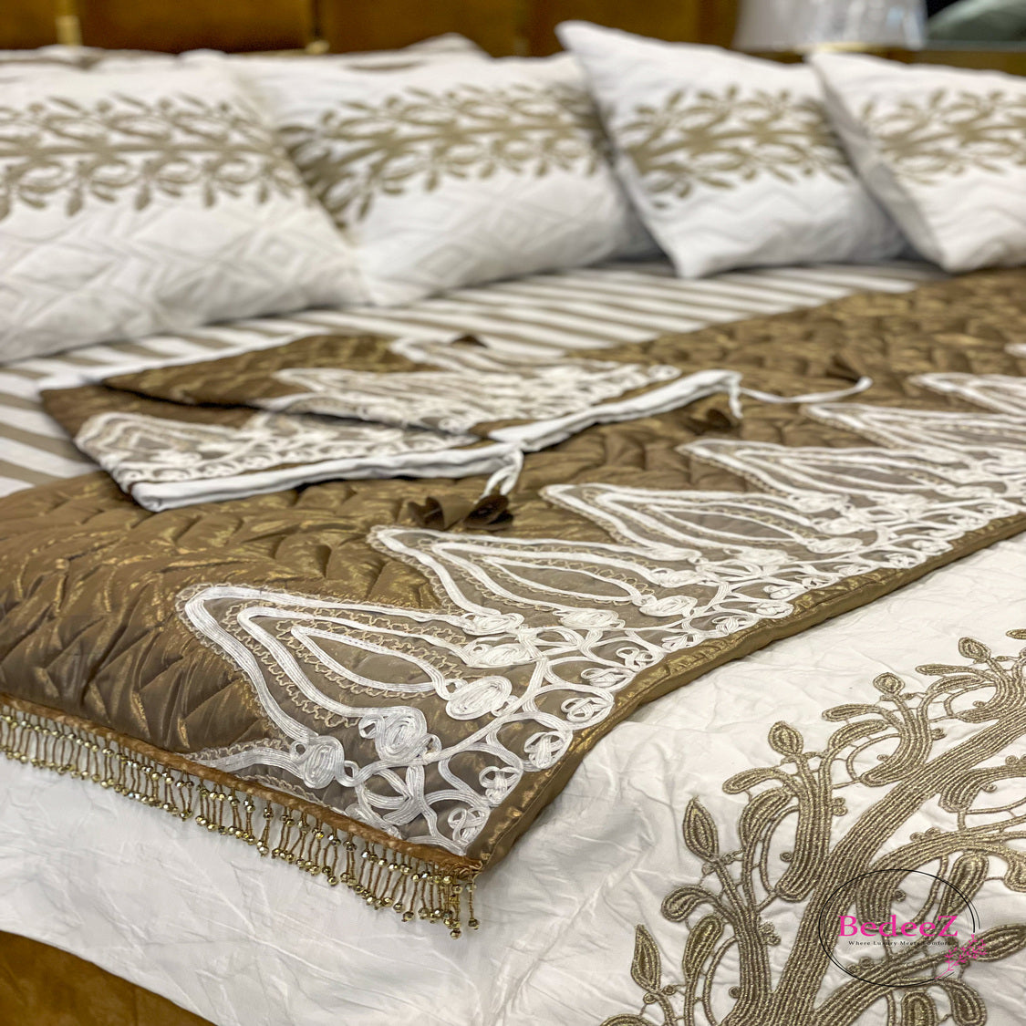 Ivory Regal Embroidery Bed Set6.0