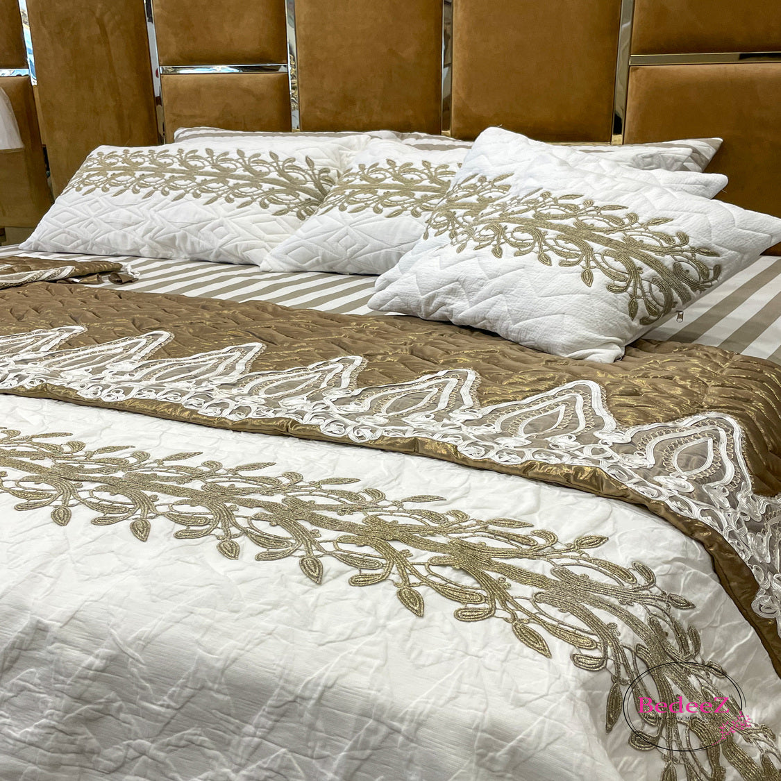 Ivory Regal Embroidery Bed Set9.0