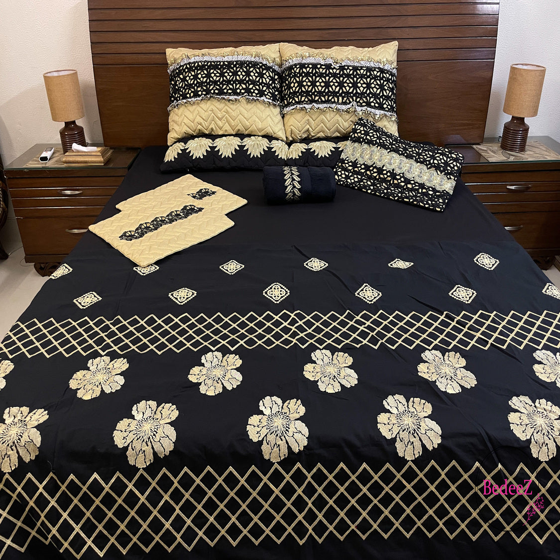 Midnight Floral Embroidered Bed Set1.0