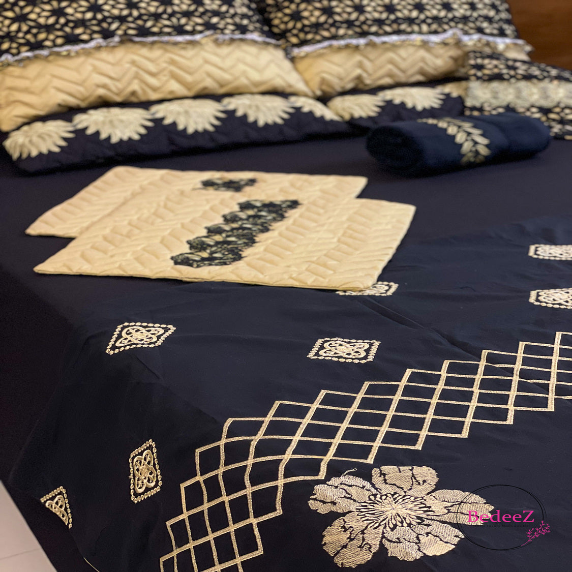 Midnight Floral Embroidered Bed Set2.0