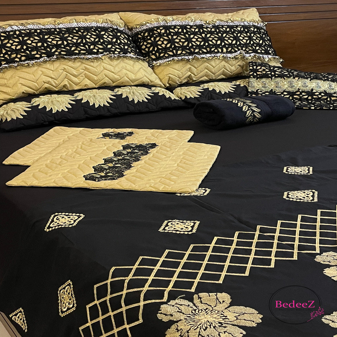 Midnight Floral Embroidered Bed Set3.0