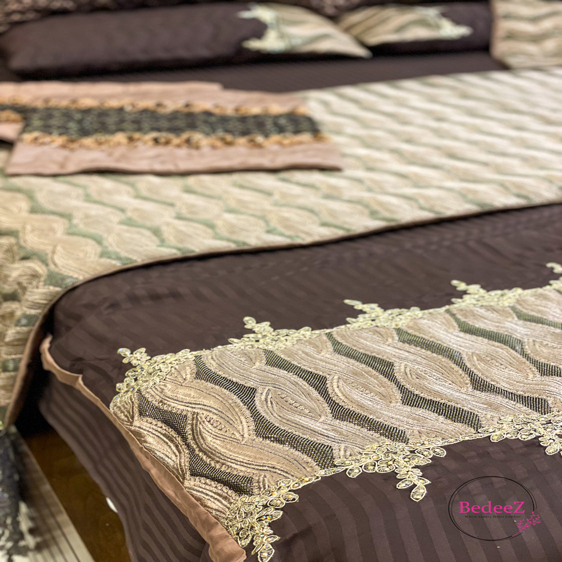 Mocha Waves Embroidered Bed Set2.0