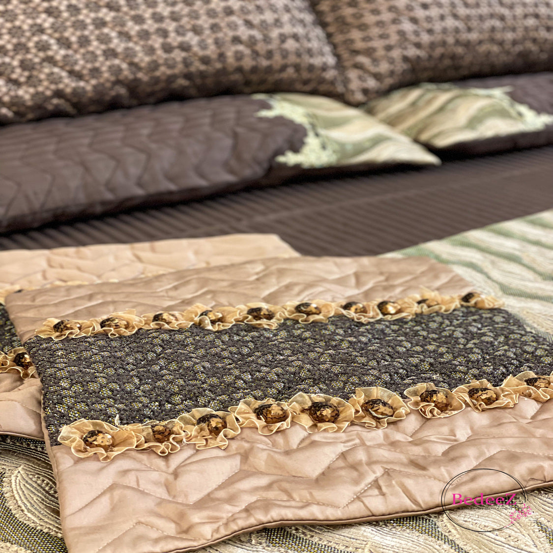 Mocha Waves Embroidered Bed Set3.0