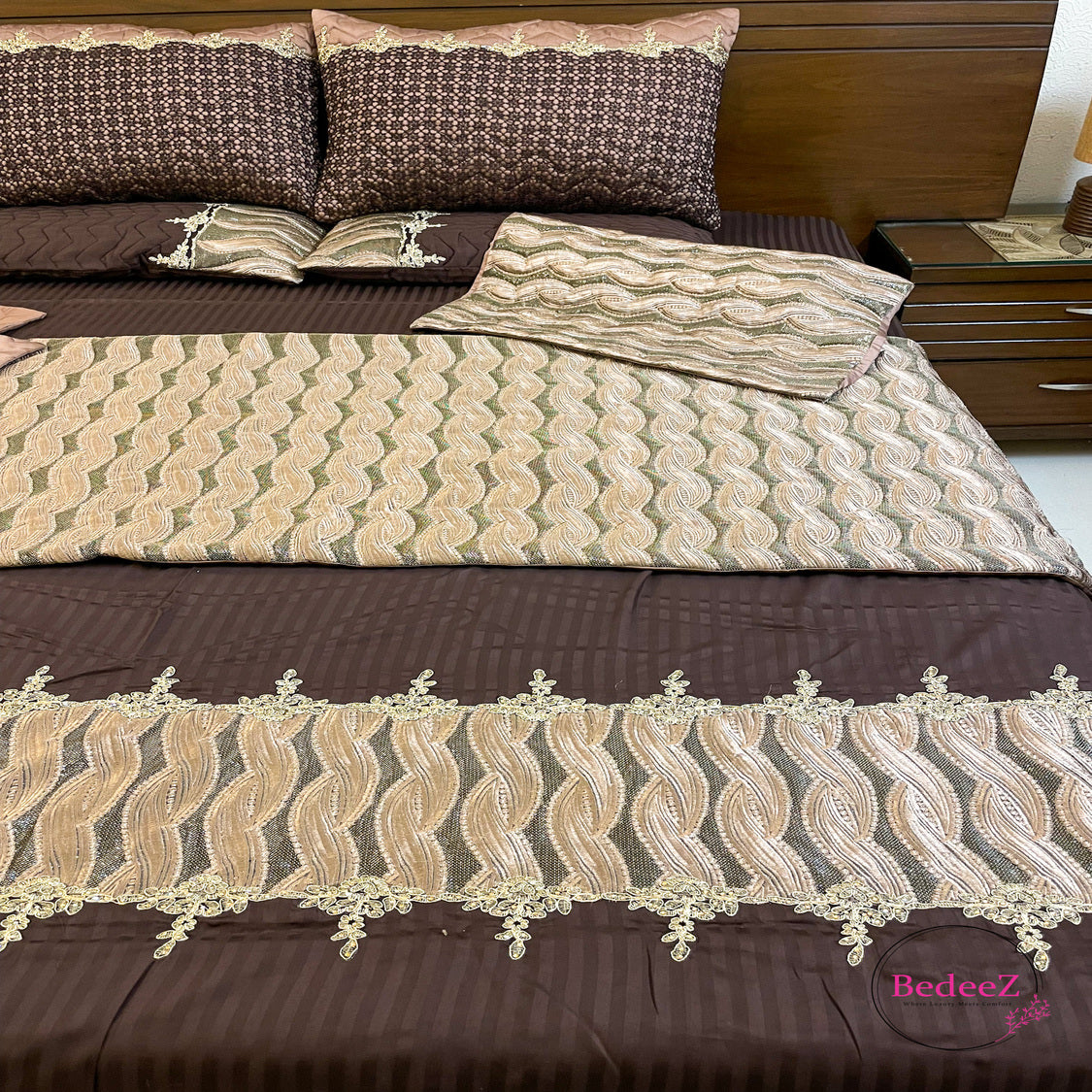 Mocha Waves Embroidered Bed Set4.0