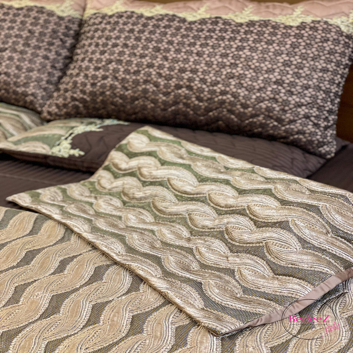 Mocha Waves Embroidered Bed Set5.0