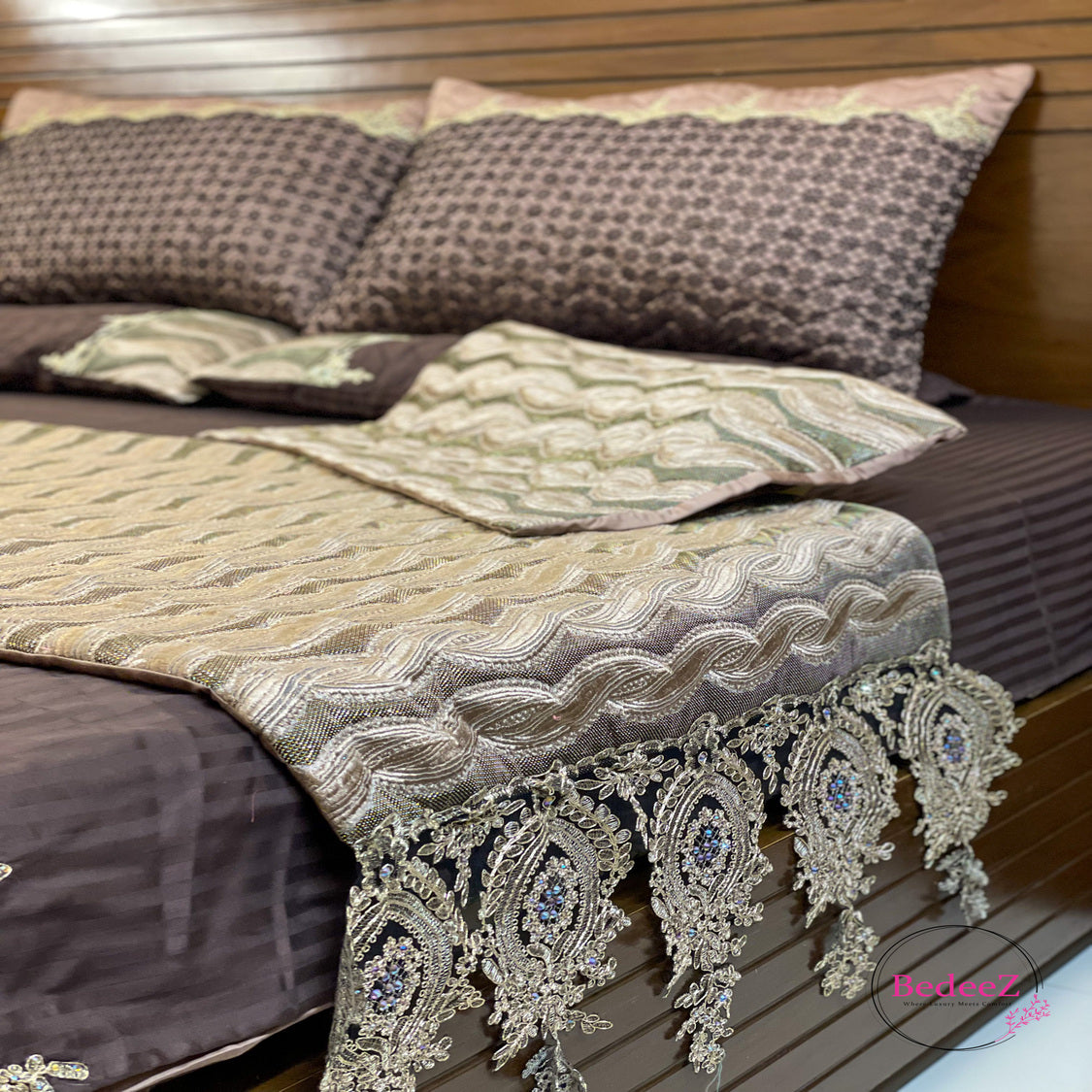 Mocha Waves Embroidered Bed Set6.0