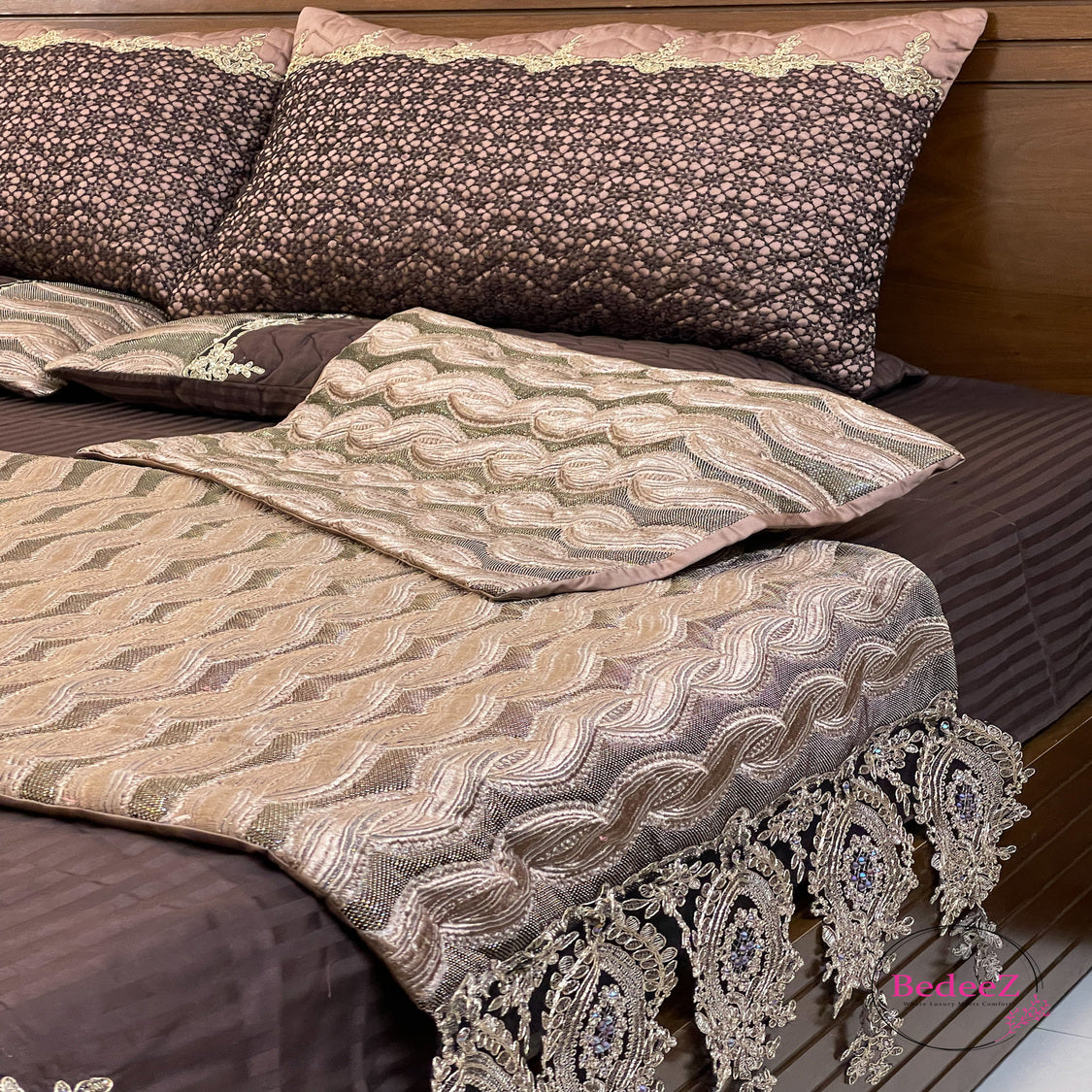 Mocha Waves Embroidered Bed Set7.0