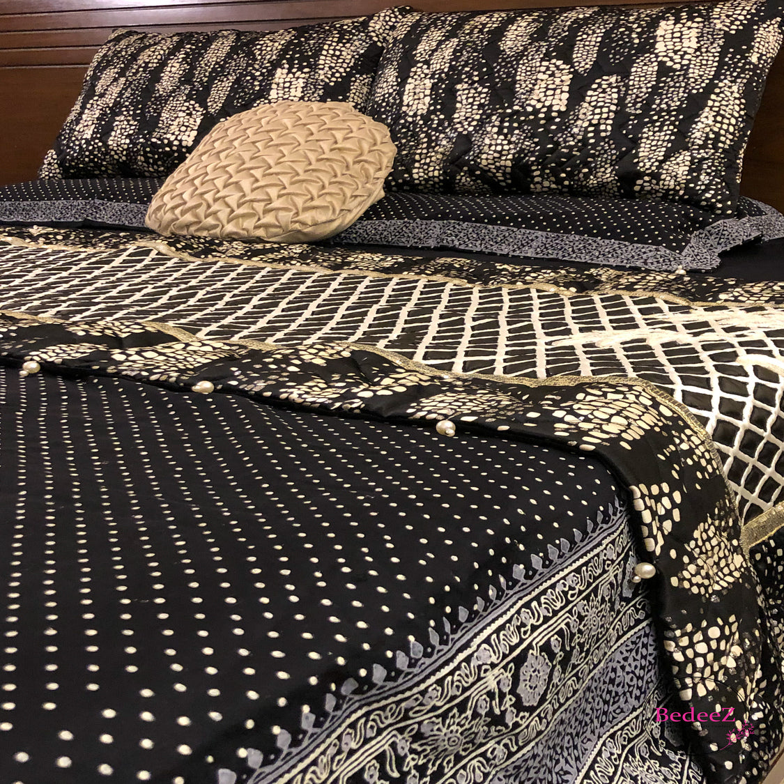 Monochrome Delight Embroidered Bed Set3.0