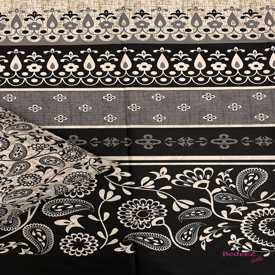 Monochrome Elegance Double-Bed Bedsheet1.0