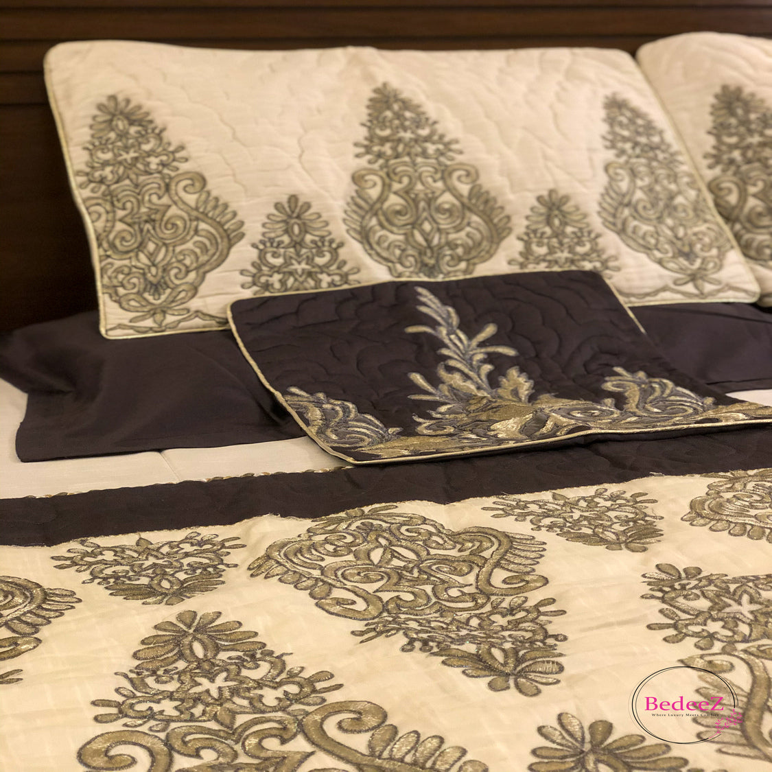 Regal Embroidery Bed Set2.0