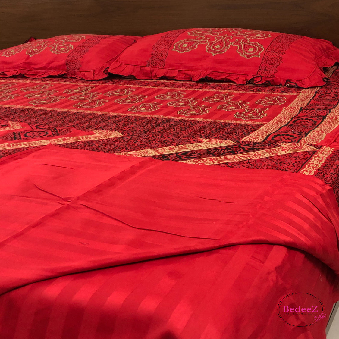 Regal Red Paisley Bedsheet Set2.0