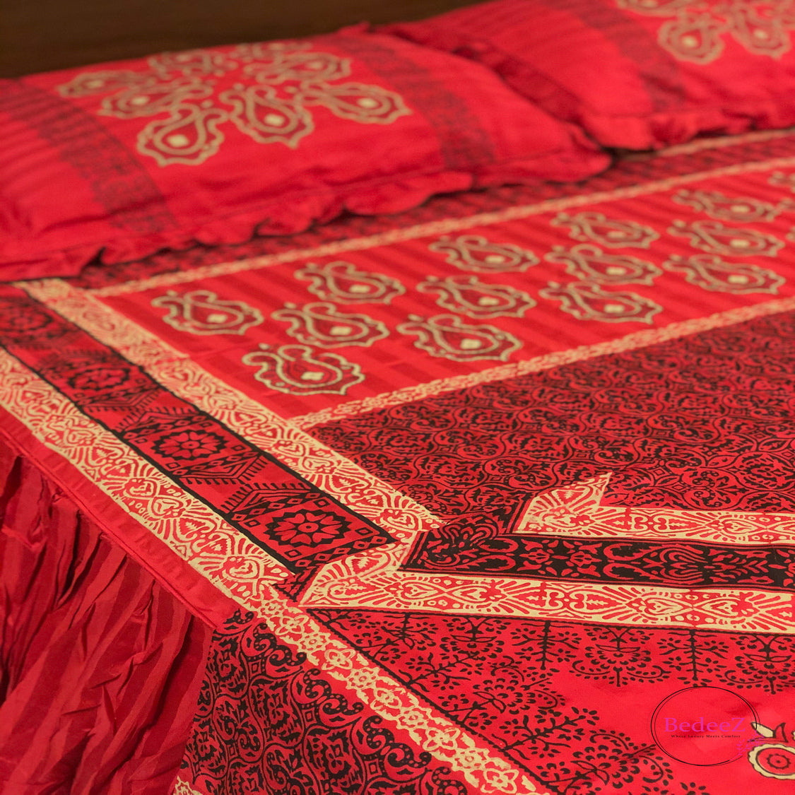 Regal Red Paisley Bedsheet Set4.0