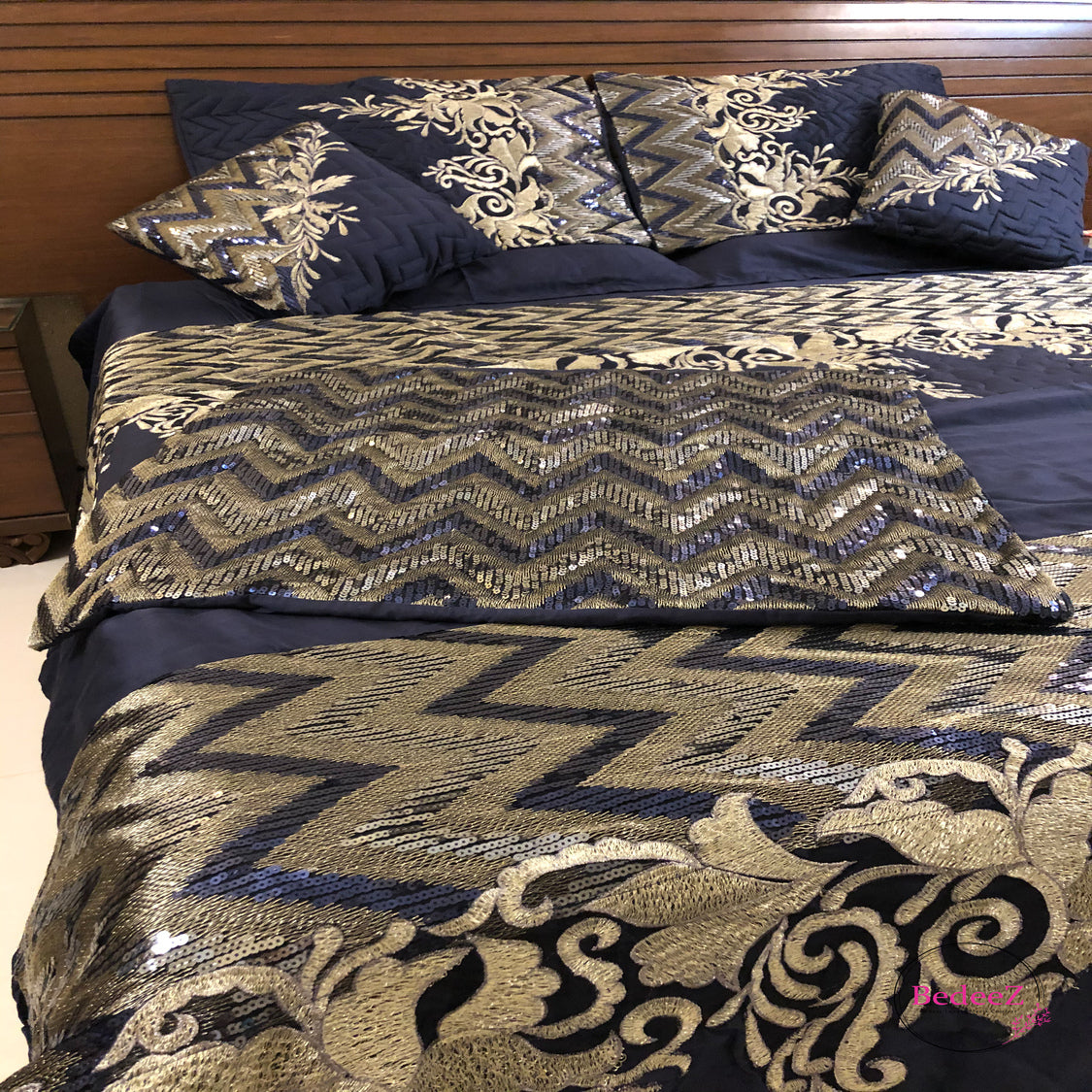 Royal Blue and Gold Embroidered Bed Set5.0