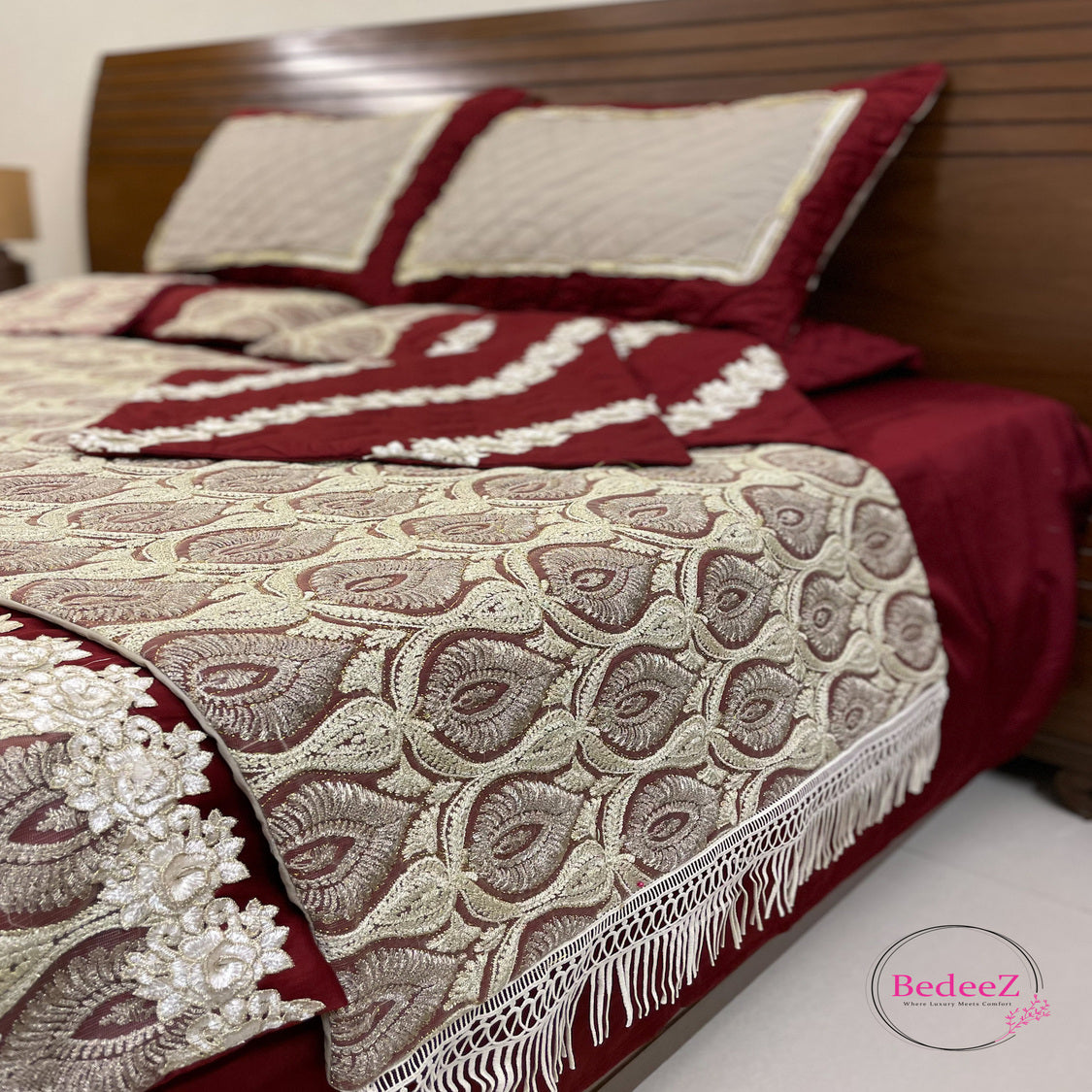 Ruby Paisley Embroidered Bed Set5.0