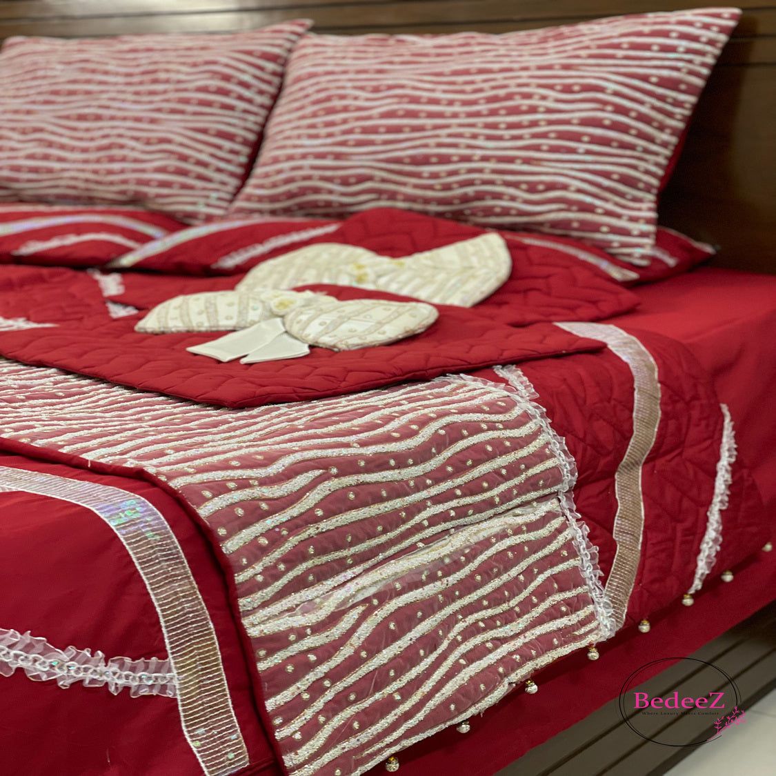 Scarlet Stripes Embellished Bed Set5.0