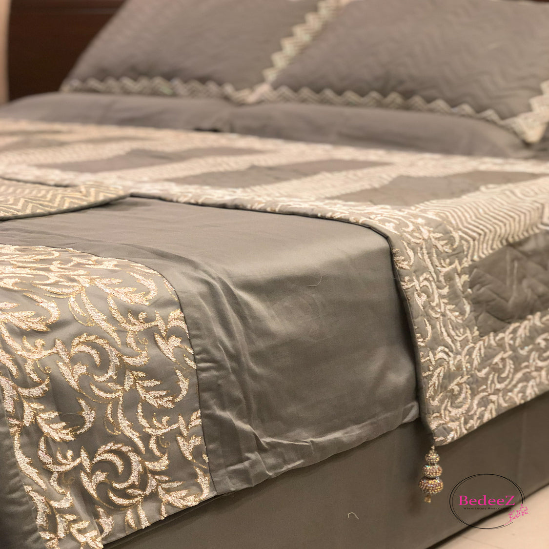 Silver Stripes Embroidered Bed Set2.0