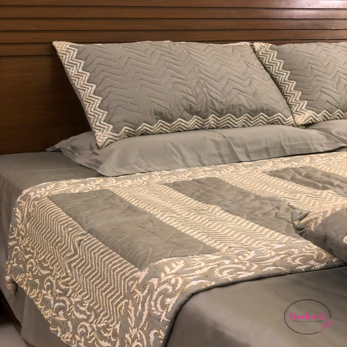 Silver Stripes Embroidered Bed Set5.0