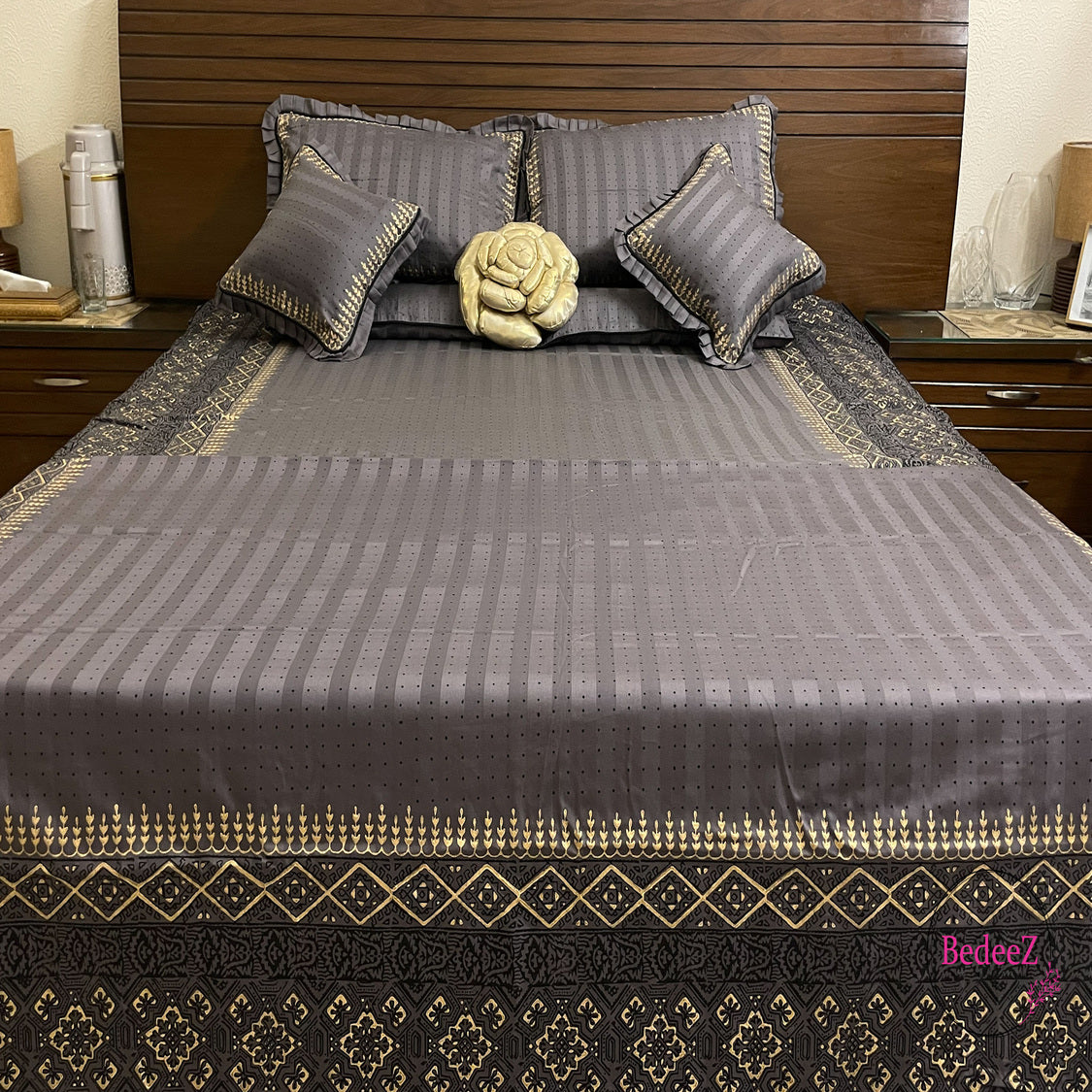 Slate Elegance Embroidered Bed Set1.0