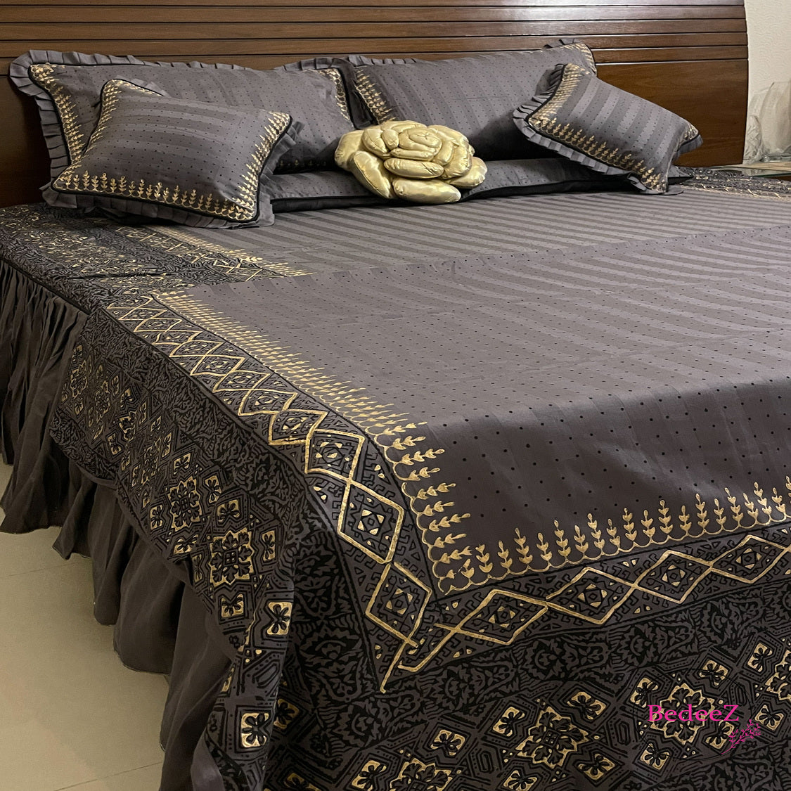 Slate Elegance Embroidered Bed Set3.0