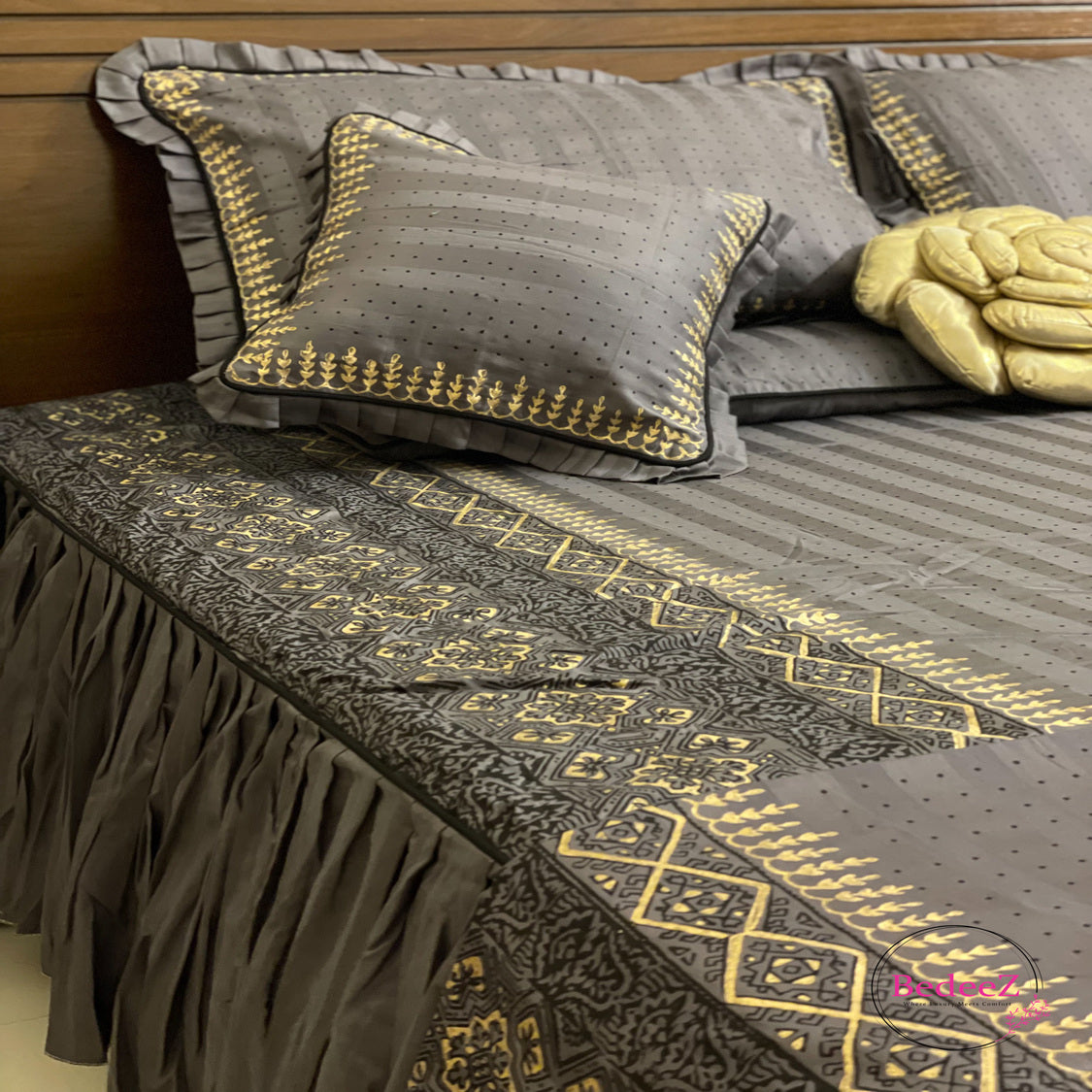 Slate Elegance Embroidered Bed Set4.0